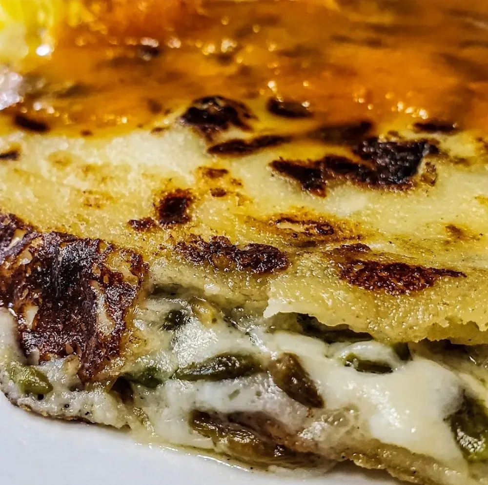 Pupusas De Loroco Con Queso