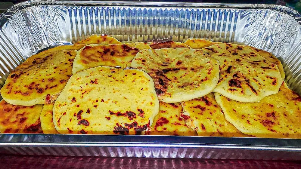Tray of 20 Pupusas 6 7
